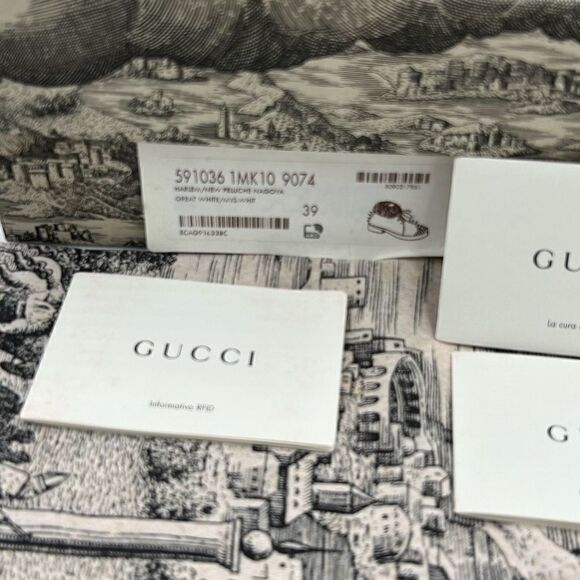 Women’s Gucci spiked shearling  lined ankle boots size 39 made in Italy - Picture 4 of 9